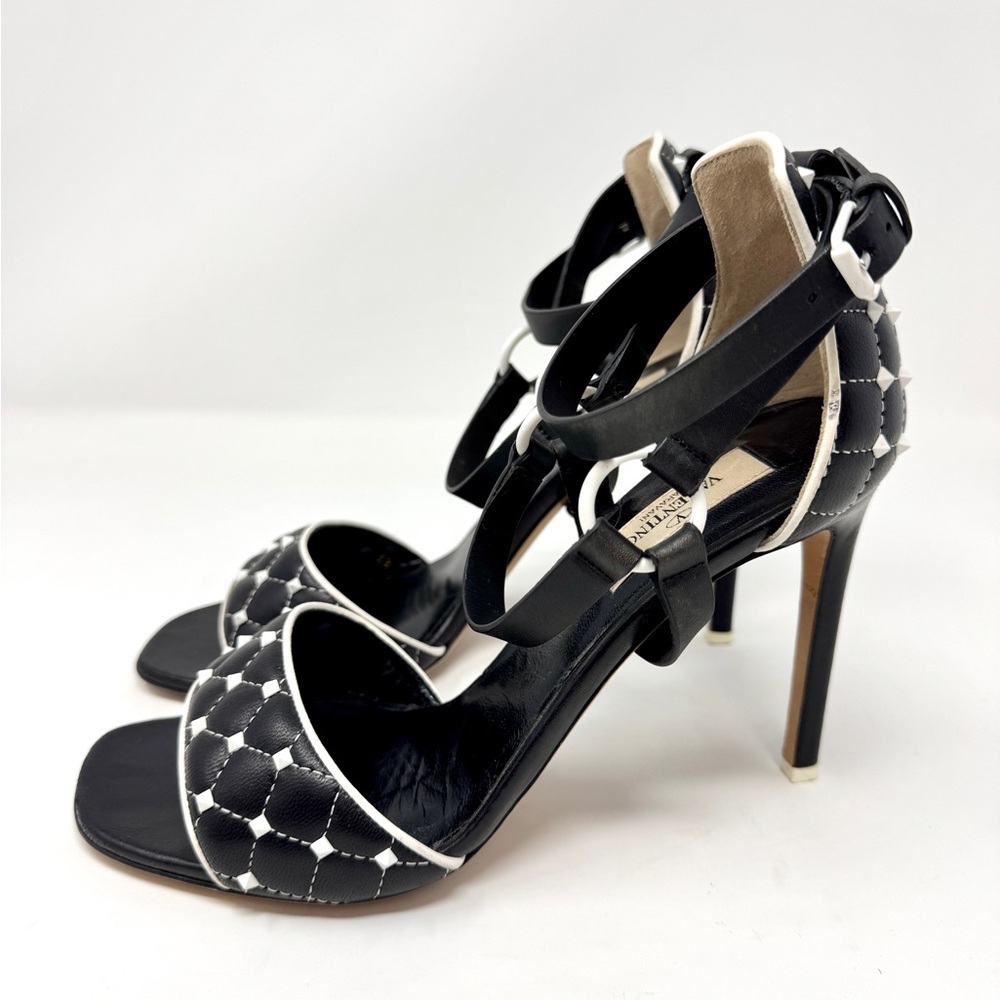 Valentino Garavani Quilted Rockstud Ankle Strap Sandals in black and white - Picture 10 of 15